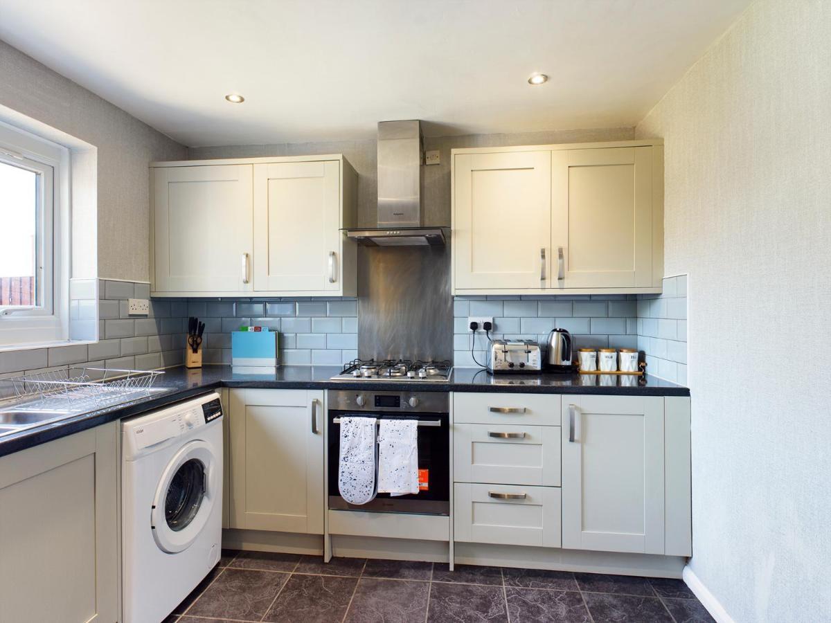 247 Serviced Accommodation In Telford- 3Br House Exterior photo