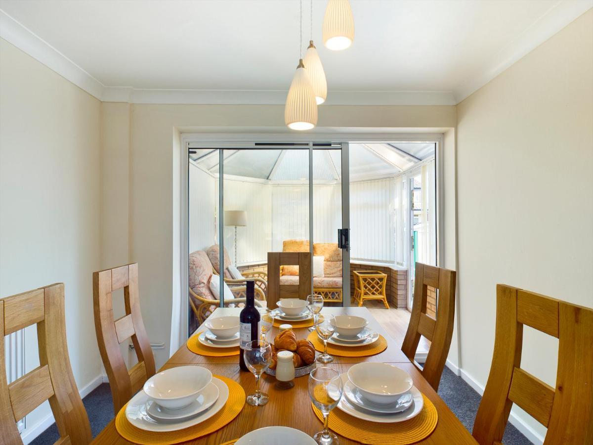 247 Serviced Accommodation In Telford- 3Br House Exterior photo